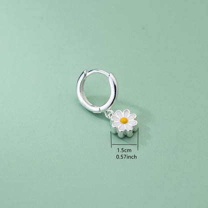 Women's Short Daisy Earrings